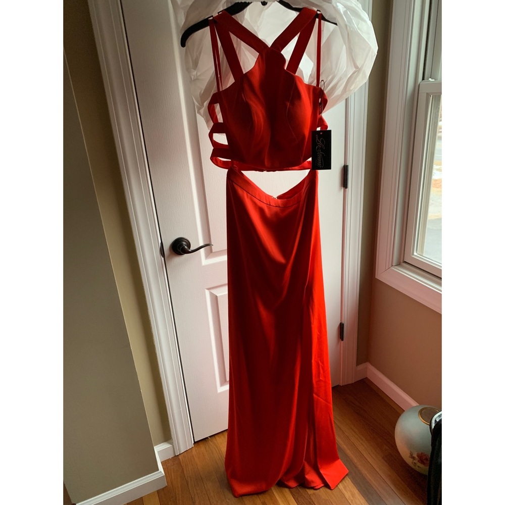 Red prom dress